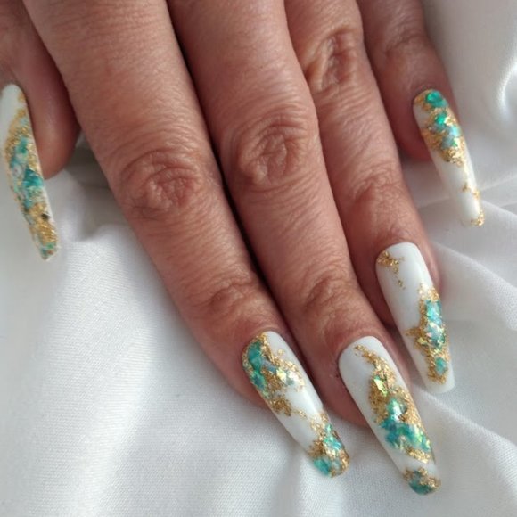 White /aqua blue an gold Geode inspired press on nails - Picture 5 of 6